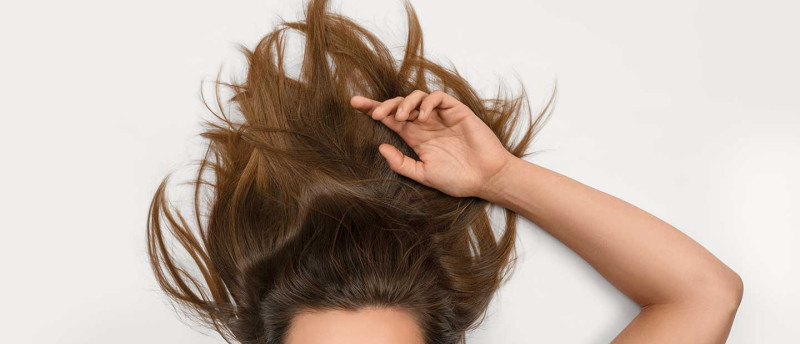 How can you deal with a dry scalp? | Dr. Hauschka How can you deal with a dry scalp? | Dr. Hauschka
